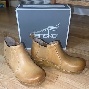 Dansko Frankie Distressed Boot - Honey